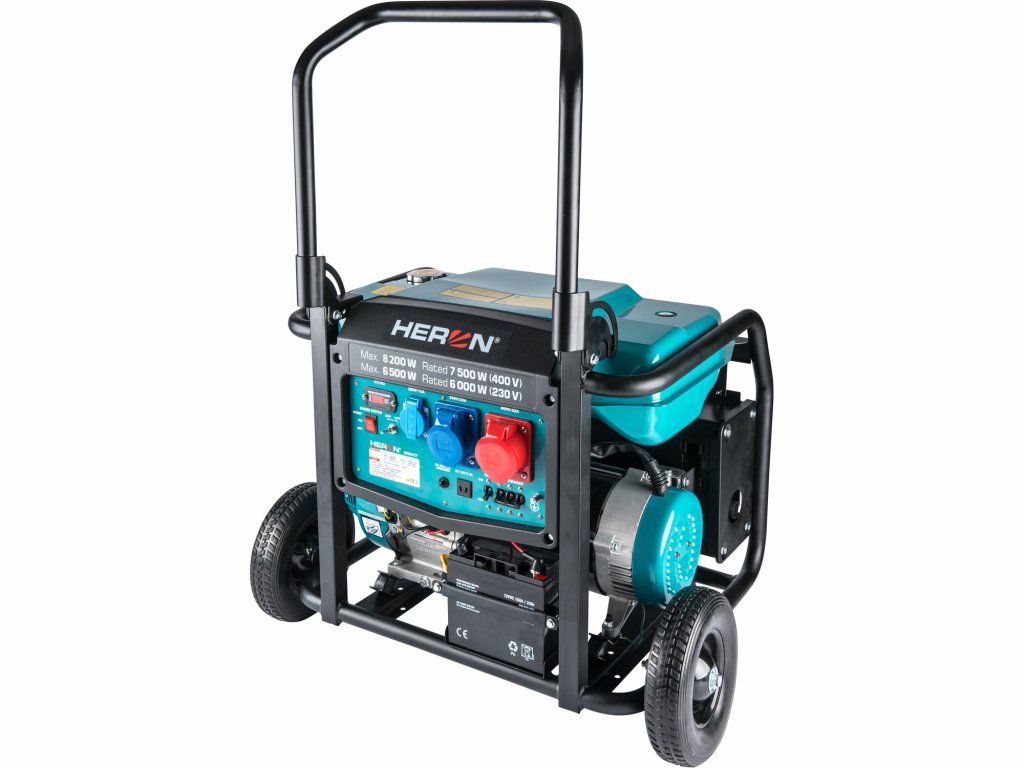 Detail ovládacieho panela trojfázovej elektrocentrály HERON 8896147 s 400V a 230V 32A zásuvkami